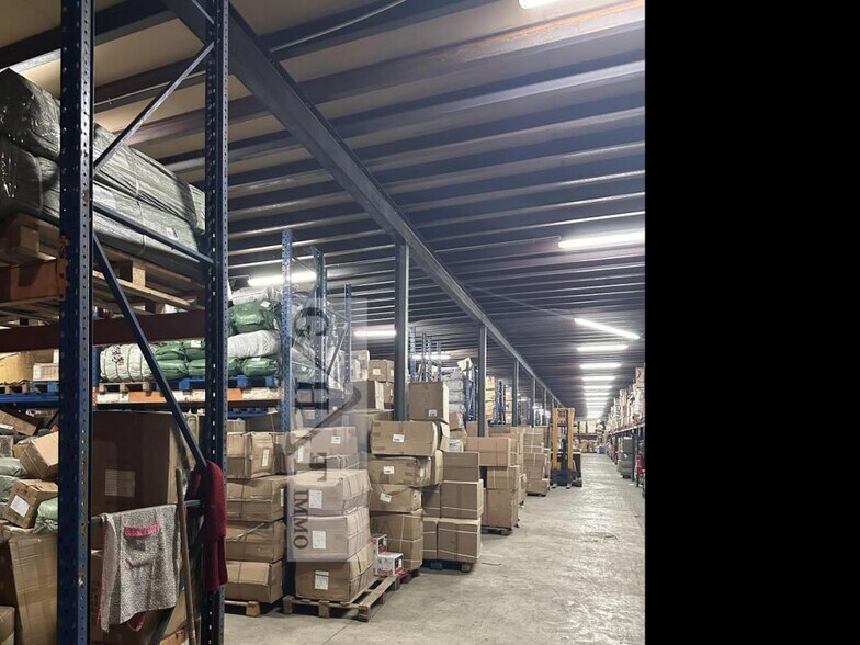 Industriel/Logistique dans Villetaneuse à vendre - Photo intérieure – Image 1 sur 4