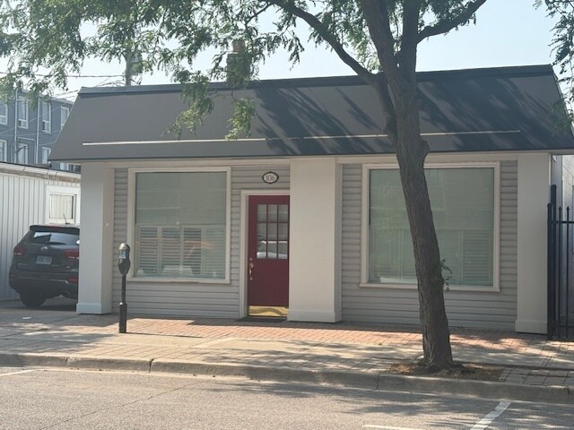 106 Colborne St E, Whitby, ON à louer - Photo de l’immeuble – Image 2 sur 25