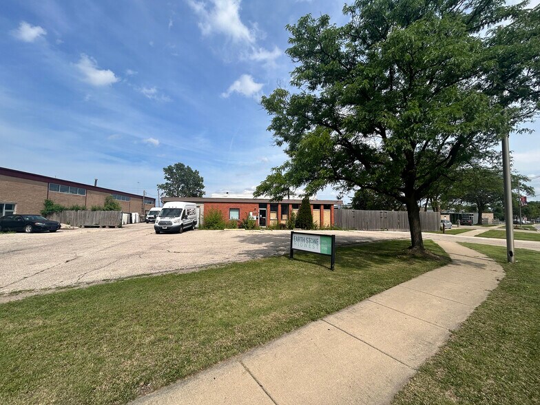 4619 N 25th Ave, Schiller Park, IL à vendre - Photo de l’immeuble – Image 1 sur 14