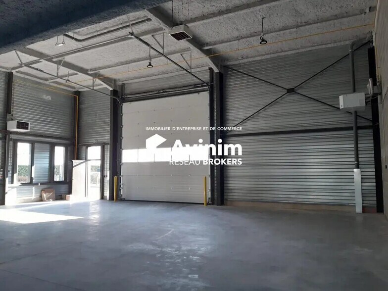 Local d’activités dans Méry à louer - Photo intérieure – Image 1 sur 4