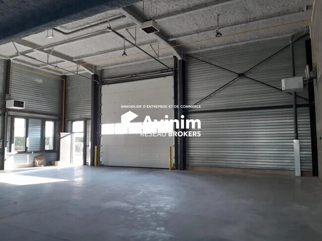 Plus de détails pour Local d'activités à louer