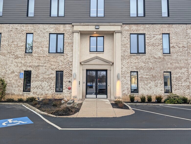 319 N Pottstown Pike, Exton, PA à louer - Photo de l’immeuble – Image 1 sur 5
