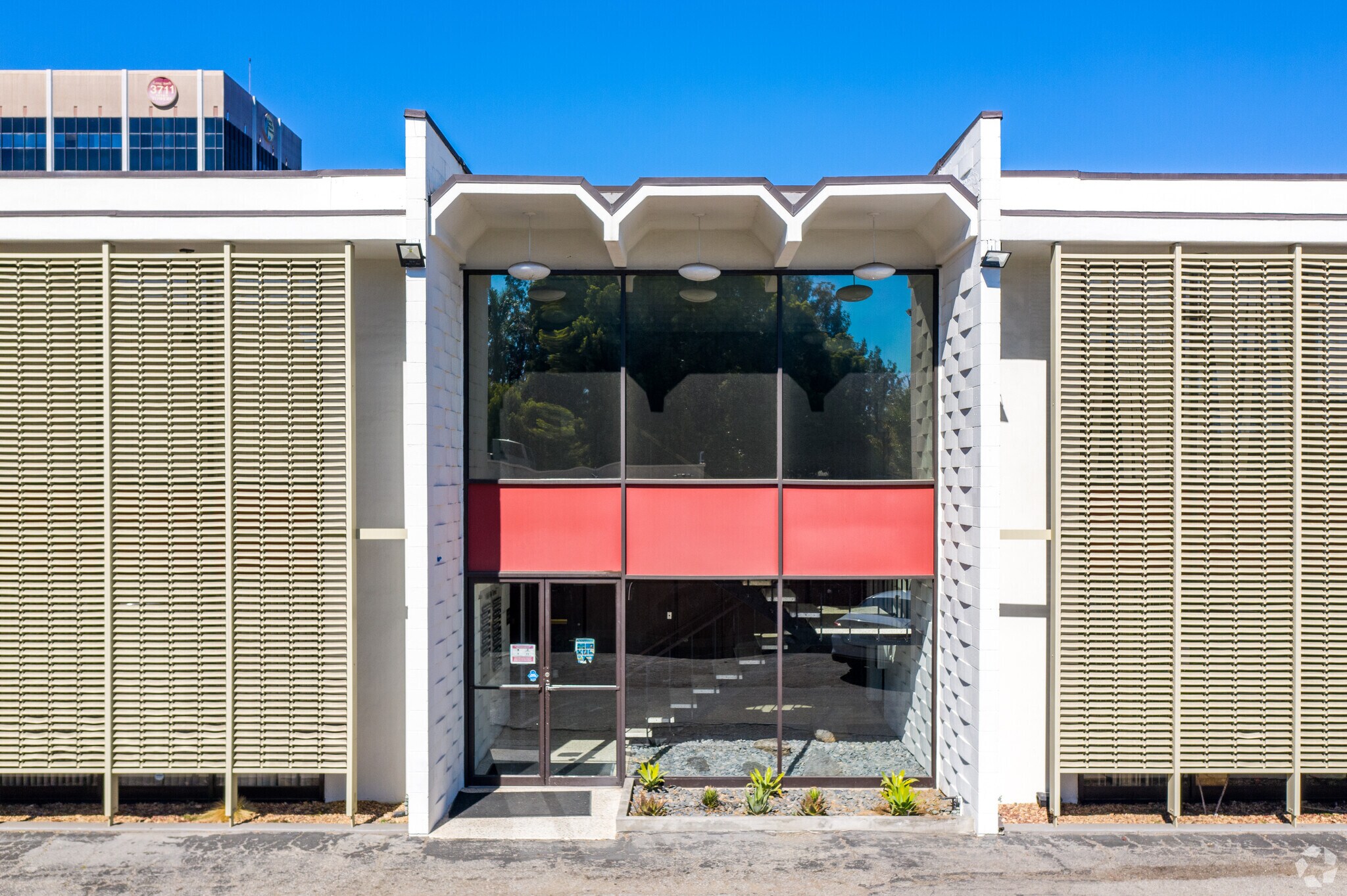 3646 Long Beach Blvd, Long Beach, CA à louer Photo de l’immeuble– Image 1 sur 9