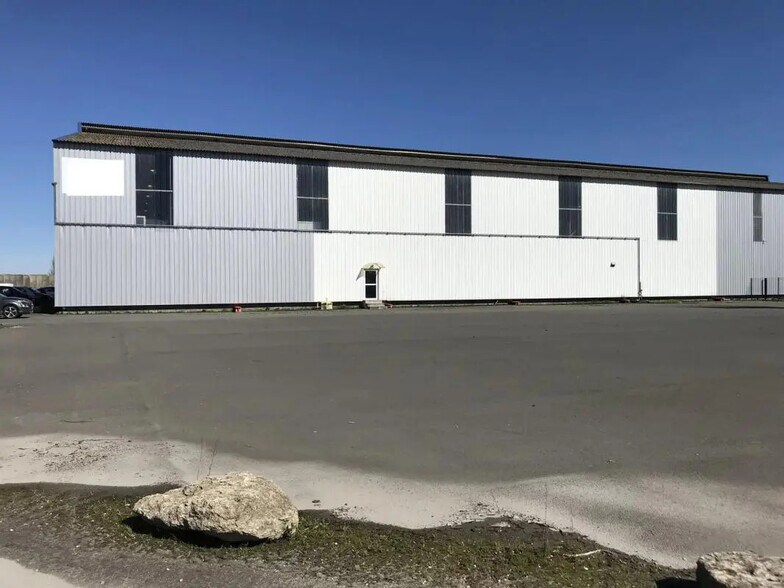 Local d’activités dans Bassens à louer - Photo de l’immeuble – Image 2 sur 7
