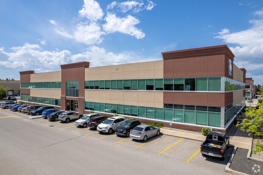 3445 114th Ave SE, Calgary, AB à louer - Photo de l’immeuble – Image 1 sur 7