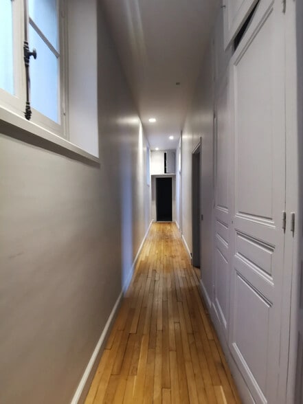 119 Rue De Lille, Paris à louer - Photo de l’immeuble – Image 3 sur 9