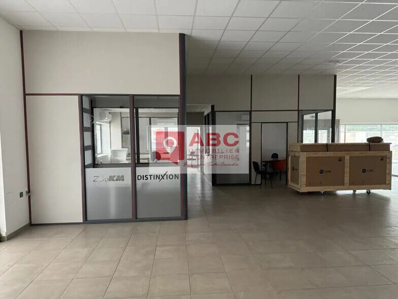 Local d'activités dans à vendre - Photo intérieure – Image 3 sur 5