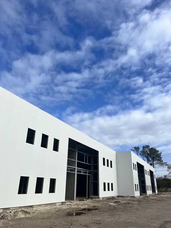 Plus de détails pour Local d’activités à vendre