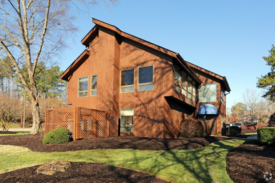 910 Martin Luther King Jr Blvd, Chapel Hill, NC à louer - Photo de l’immeuble – Image 3 sur 5
