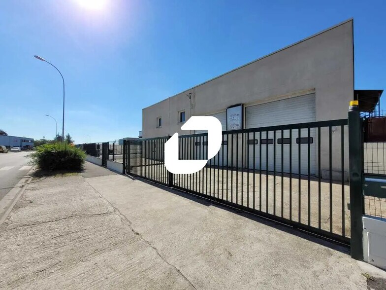 Local d’activités dans Sainte-Geneviève-des-Bois à louer - Photo de l’immeuble – Image 2 sur 15