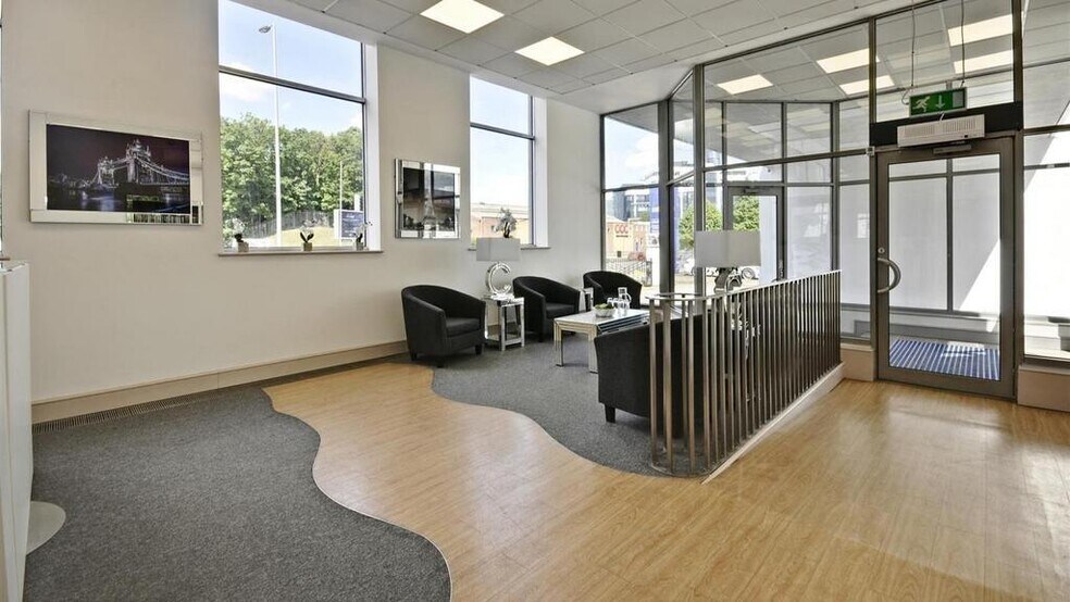 981 Great West Rd, Brentford à louer - Photo de l’immeuble – Image 3 sur 33
