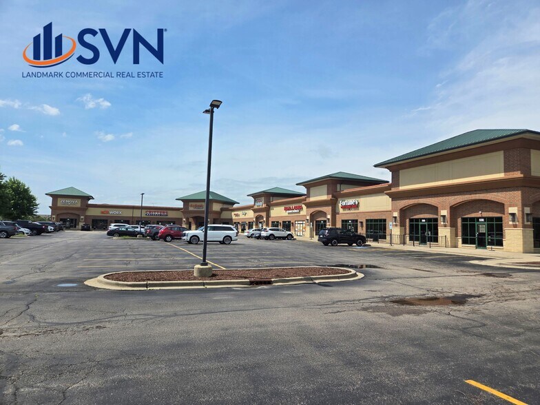 558-586 S Randall Rd, South Elgin, IL à louer - Photo de l’immeuble – Image 2 sur 10