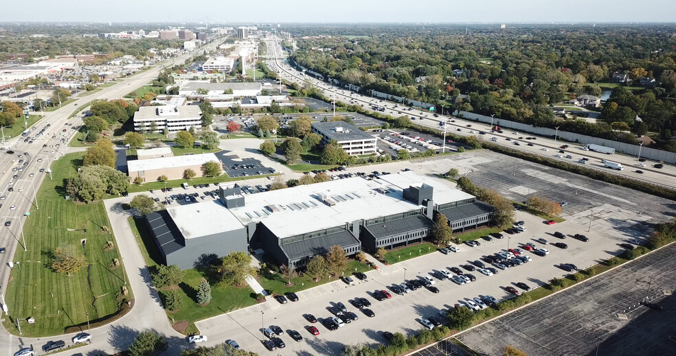 2625 Butterfield Rd, Oak Brook, IL à louer - Photo de l’immeuble – Image 2 sur 31