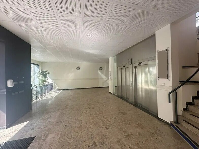 Bureau dans Strasbourg à louer - Hall d’entrée – Image 2 sur 2