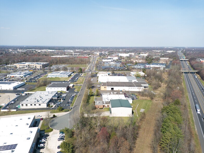 712 Fellowship Rd, Mount Laurel, NJ à louer - Photo de l’immeuble – Image 2 sur 9