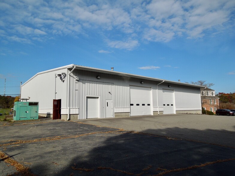 62 Industrial Park Rd, Plymouth, MA à louer - Photo de l’immeuble – Image 1 sur 9