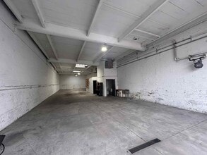32-36 Greenpoint Ave, Long Island City, NY à louer Photo de l’immeuble– Image 1 sur 4