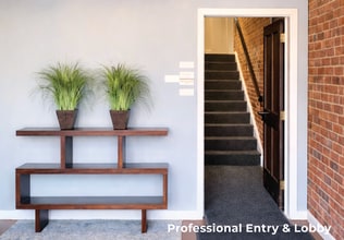 19537 Lake Rd, Rocky River, OH à vendre Hall d’entrée– Image 2 sur 8