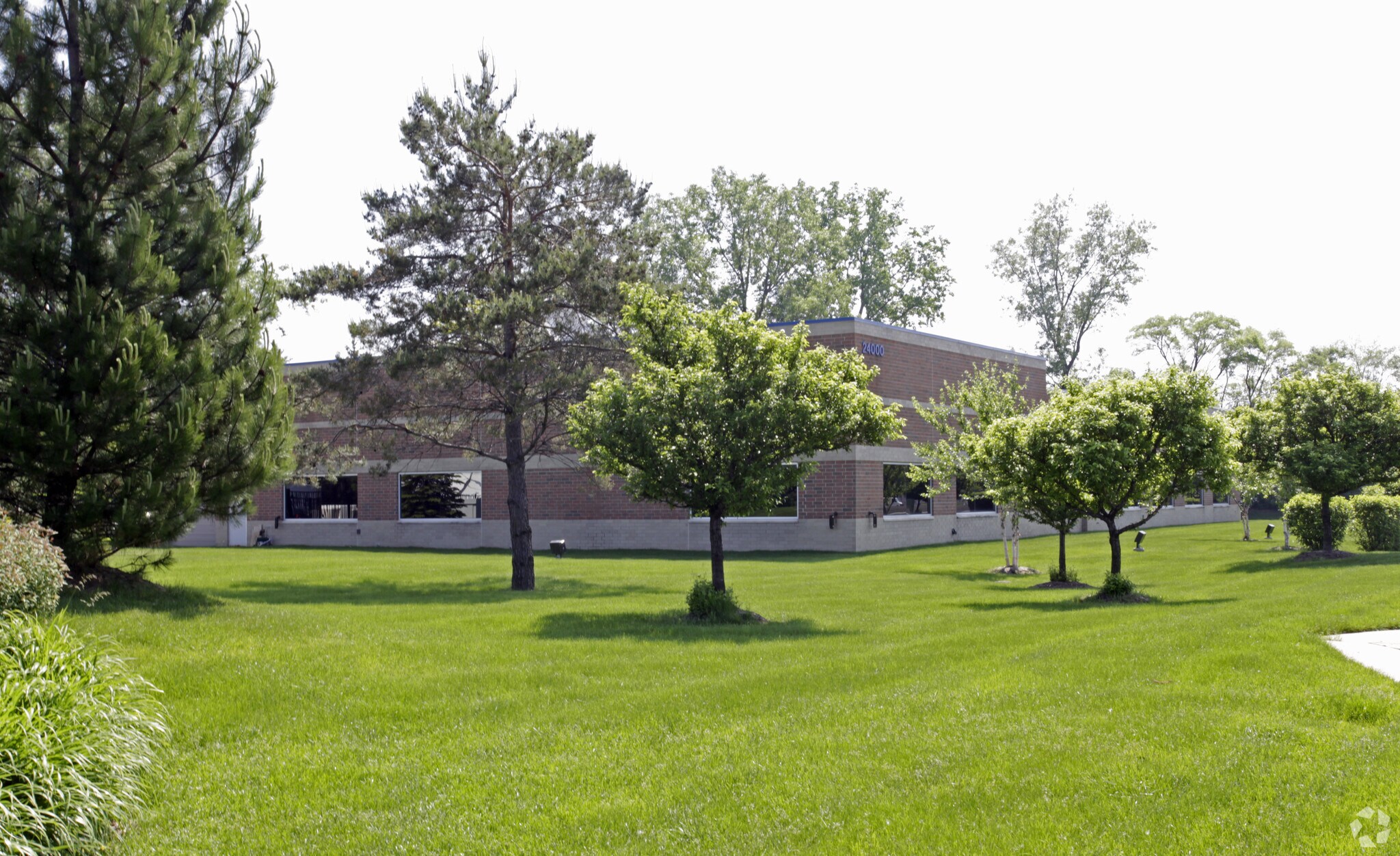 24000 Northwestern Hwy, Southfield, MI à vendre Photo principale– Image 1 sur 5