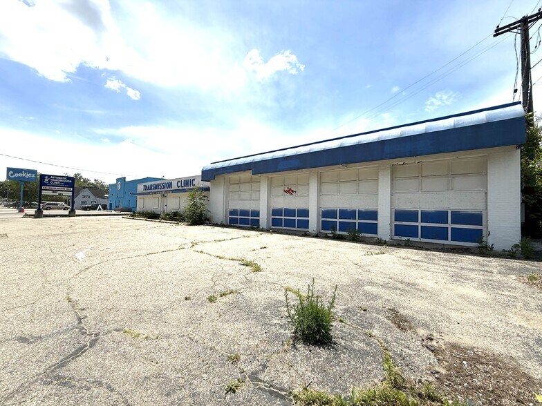 2706 Portage St, Kalamazoo, MI à vendre - Photo de l’immeuble – Image 2 sur 5