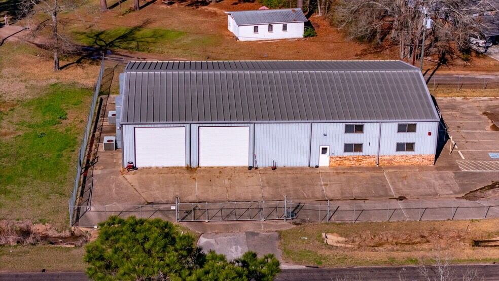 8424 N HWY 69, Pollok, TX à vendre - Photo de l’immeuble – Image 2 sur 73