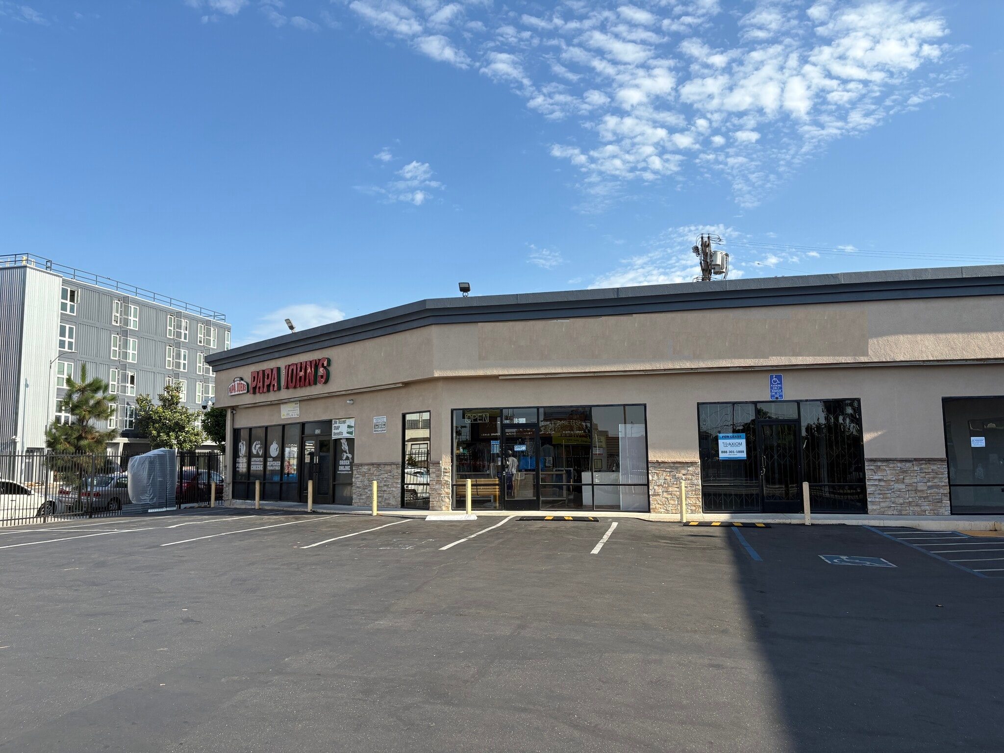 6520-6534 Crenshaw Blvd, Los Angeles, CA à louer Photo de l’immeuble– Image 1 sur 1