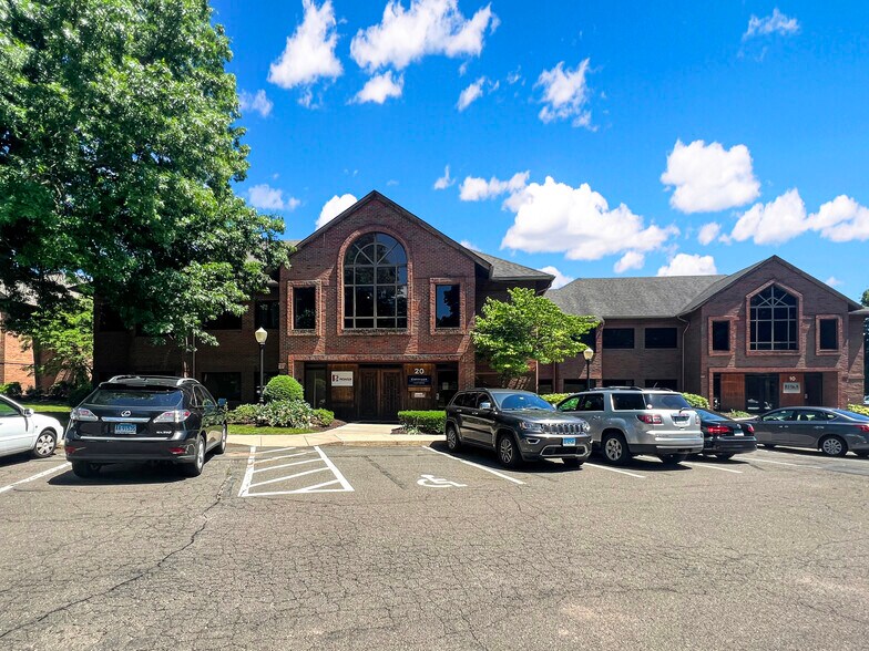 20 Avon Meadow Ln, Avon, CT à vendre - Photo principale – Image 1 sur 7