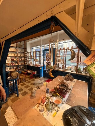 Plus de détails pour Local commercial à louer