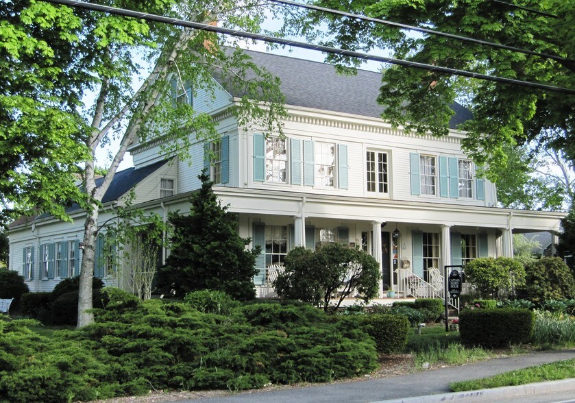 308 Old Main St, South Yarmouth, MA à vendre - Photo de l’immeuble – Image 1 sur 10