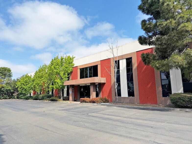 2819-2821 Faber St, Union City, CA à louer - Photo de l’immeuble – Image 1 sur 7