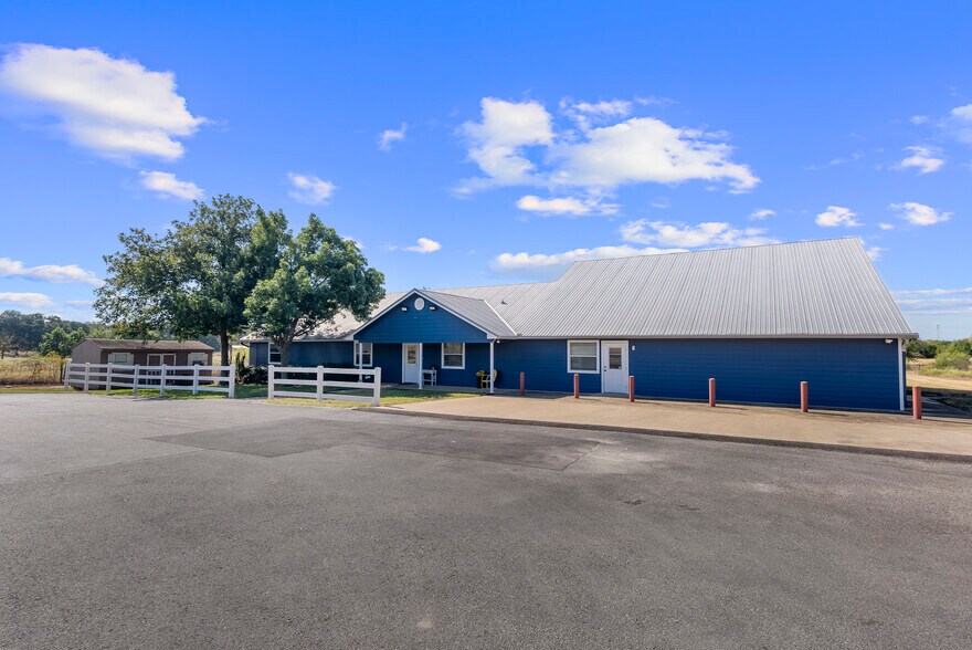 989 Old Mcdade Rd, Elgin, TX à vendre - Photo de l’immeuble – Image 2 sur 38
