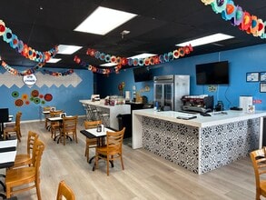 303-339 NE 167th St, Miami, FL à louer Photo intérieure– Image 2 sur 8