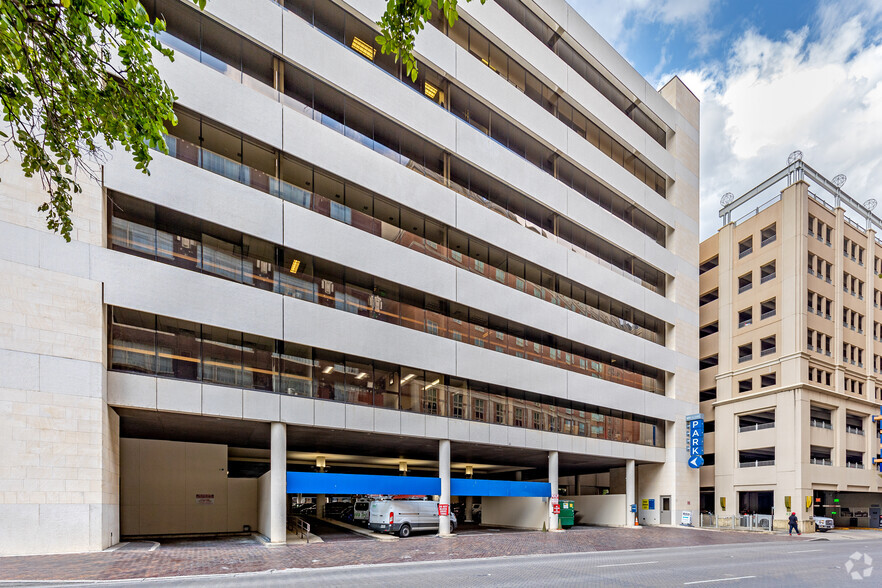 106 S Saint Marys St, San Antonio, TX à louer - Photo de l’immeuble – Image 3 sur 11