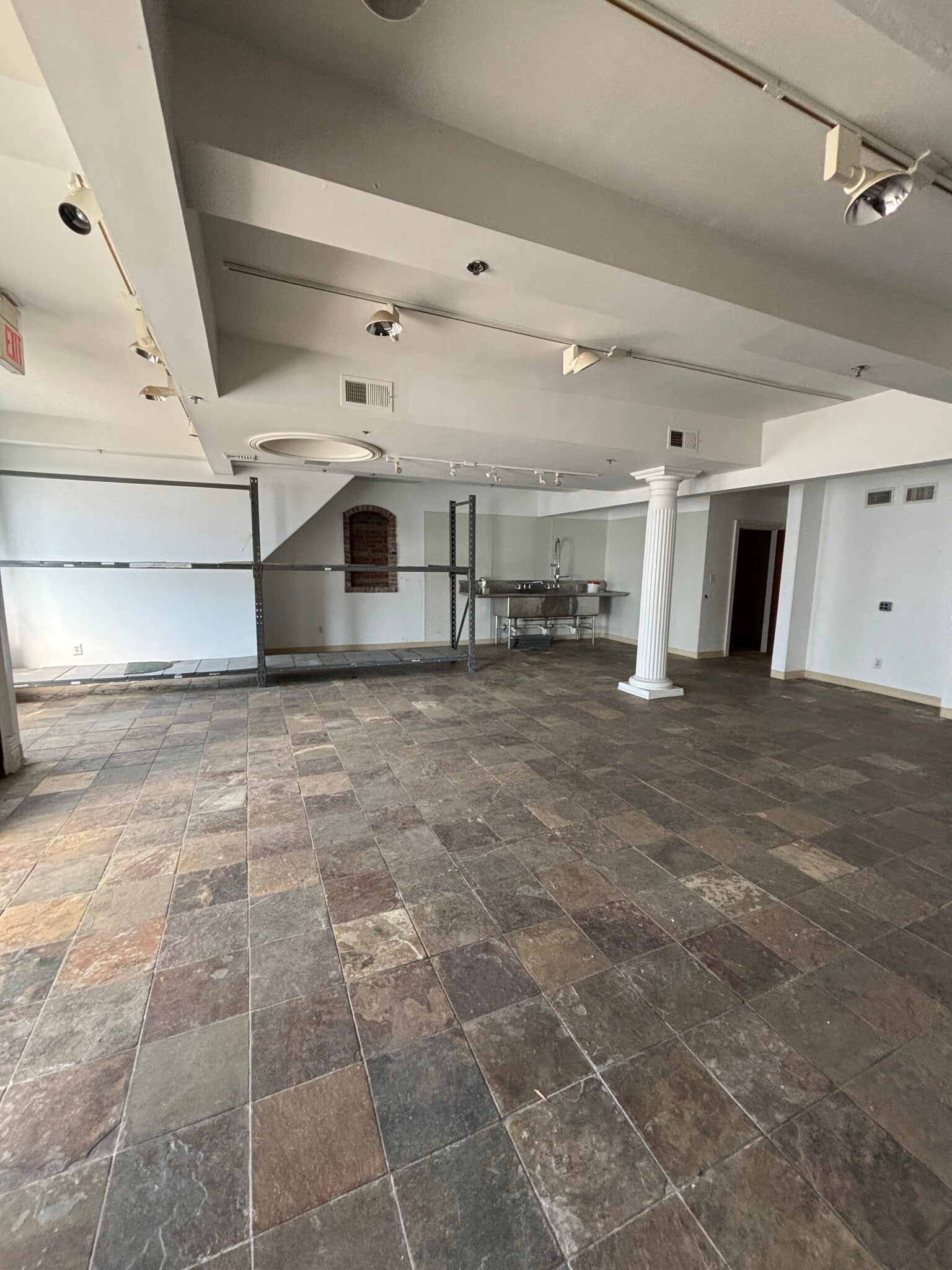 20-21 Wagaraw Rd, Fair Lawn, NJ à louer Photo intérieure– Image 1 sur 4