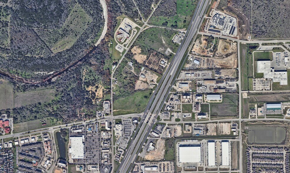 189 Main Street, Buda, TX à louer - Photo de l’immeuble – Image 3 sur 3