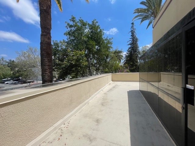 250 W 1st St, Claremont, CA à louer Photo de l’immeuble– Image 1 sur 3