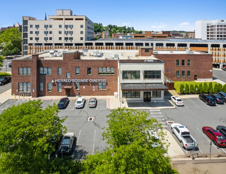 1 Herald Sq, New Britain, CT à vendre - Photo de l’immeuble – Image 2 sur 9