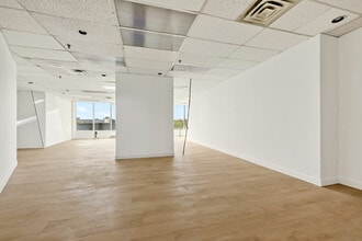 12905 Rue Sherbrooke E, Montréal, QC à louer Photo intérieure– Image 2 sur 6