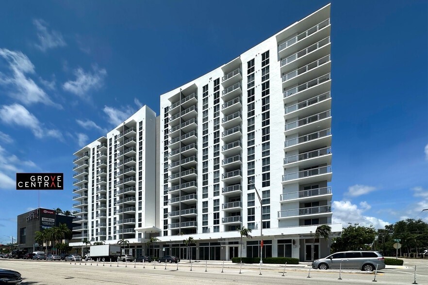 2700 SW 27th Ave, Miami, FL à louer - Photo de l’immeuble – Image 2 sur 3