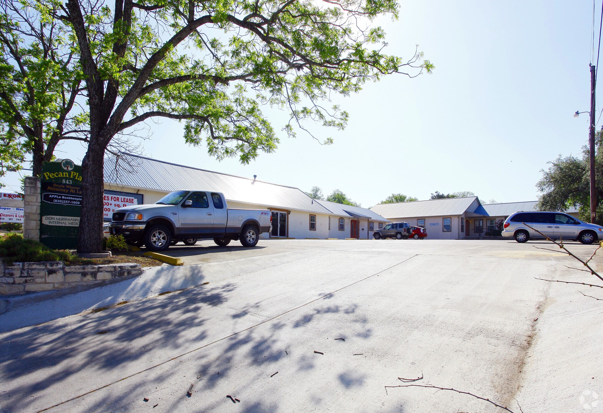 843 Sidney Baker St, Kerrville, TX à louer Photo principale– Image 1 sur 4
