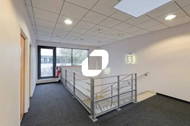 Bureau dans Cergy à louer - Photo de l’immeuble – Image 3 sur 8