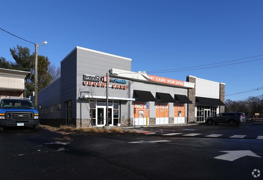 1215 Farmington Ave, Bristol, CT à louer - Photo de l’immeuble – Image 3 sur 6