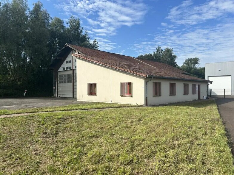 Local d’activités dans Morsbach à louer - Photo de l’immeuble – Image 1 sur 12