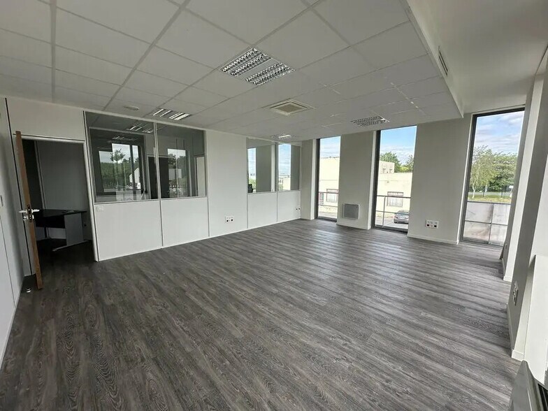 Bureau dans Reims à louer - Photo de l’immeuble – Image 2 sur 5