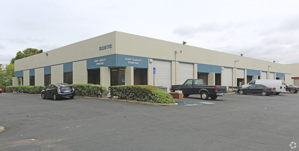 30998 Huntwood Ave, Hayward, CA à louer - Photo de l’immeuble – Image 1 sur 2