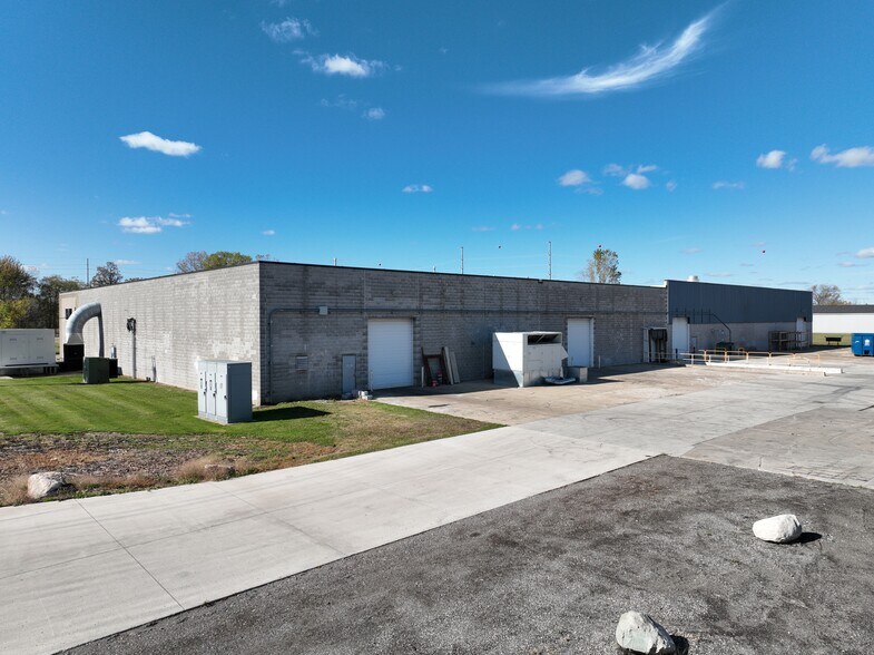 15211 Laethem Dr, Armada, MI à louer - Photo de l’immeuble – Image 3 sur 5