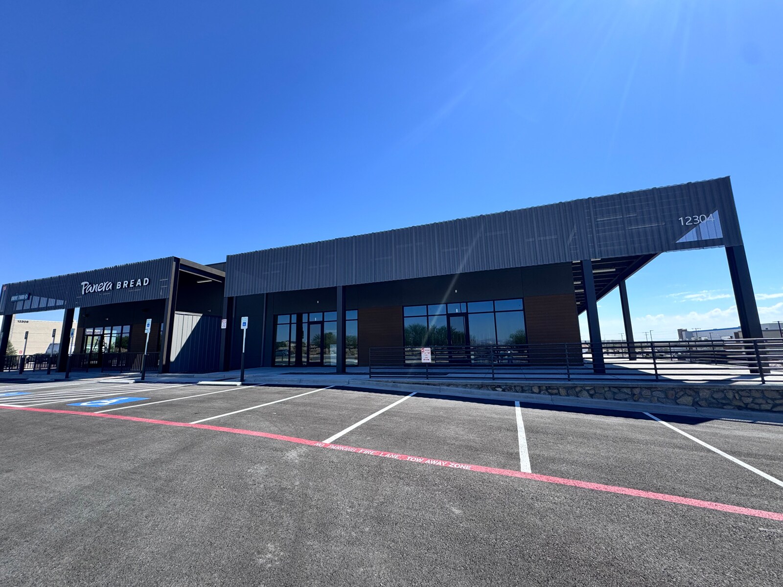 12304 Eastlake Blvd blvd, El Paso, TX à louer Photo principale– Image 1 sur 2