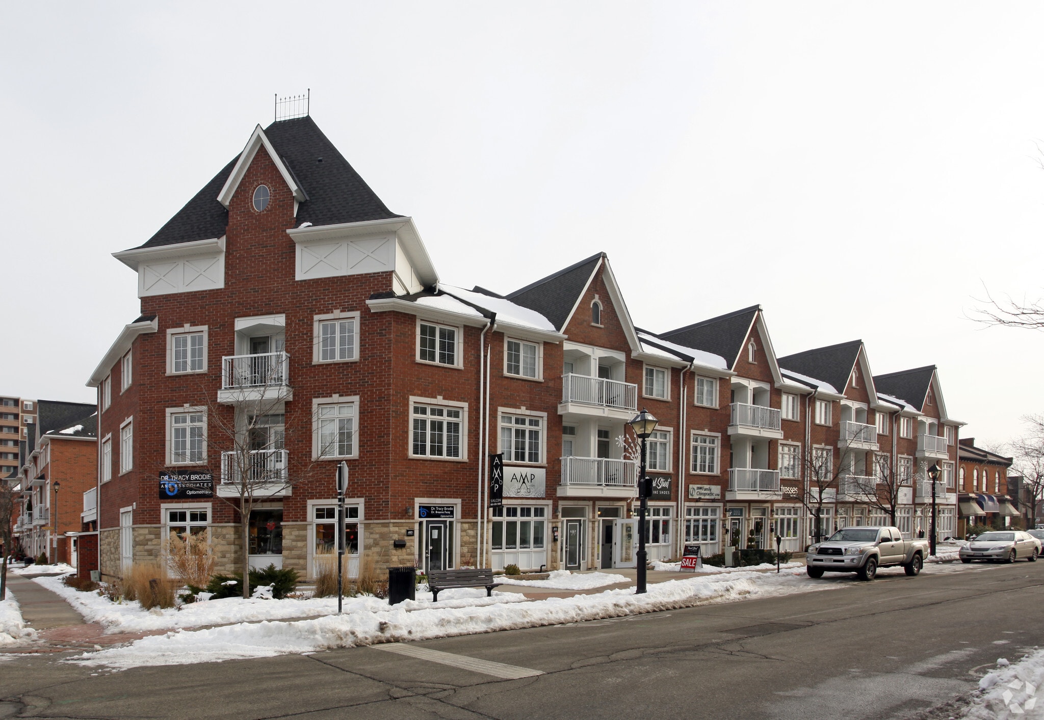 389-405 Pearl St, Burlington, ON à louer Photo principale– Image 1 sur 3