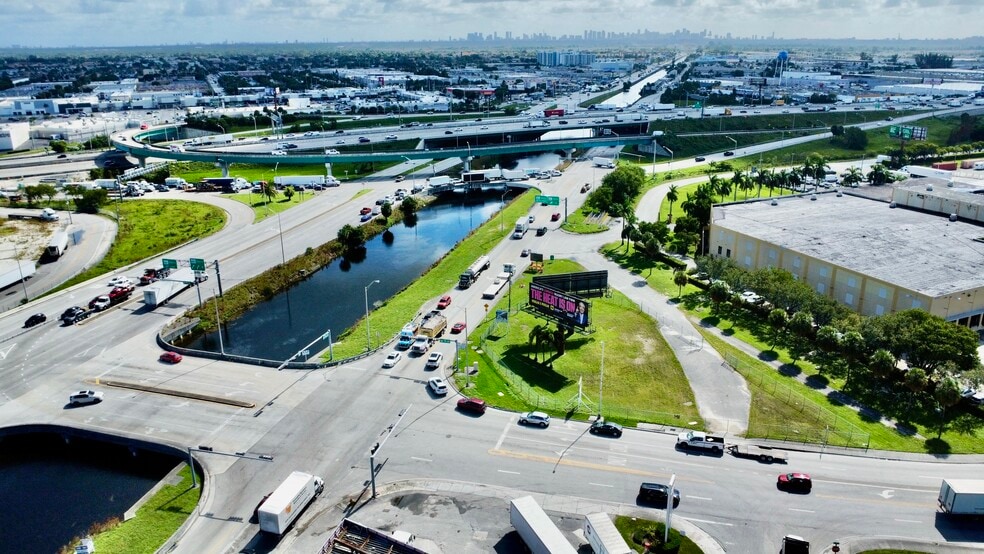 NW South River Dr, Medley, FL à louer - Photo de l’immeuble – Image 3 sur 5