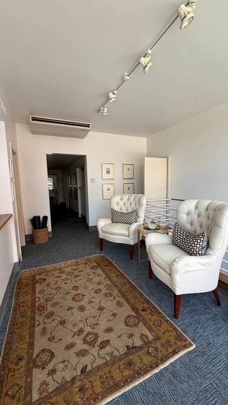 612 Jefferson St, Charlottesville, VA à louer - Photo de l’immeuble – Image 3 sur 8